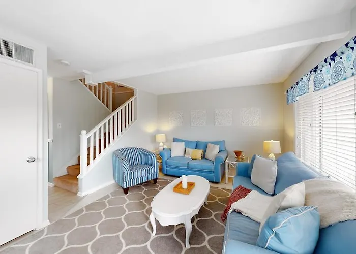 Dewey Villas --- 24 Dickinson Ave, Unit #8B
